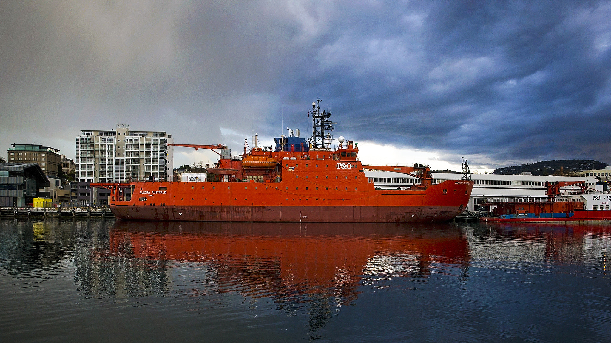 Canon EOS-1D C + Canon EF 24-70mm F2.8L II USM sample photo. Antartic ship in hobart photography