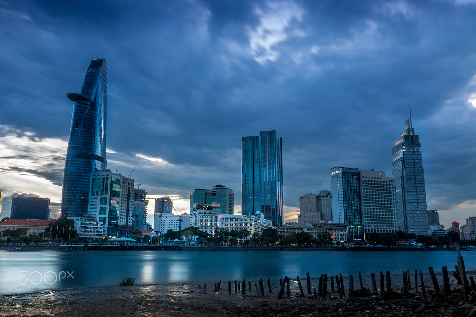 Canon EOS 50D sample photo. Saigon cloudy day photography