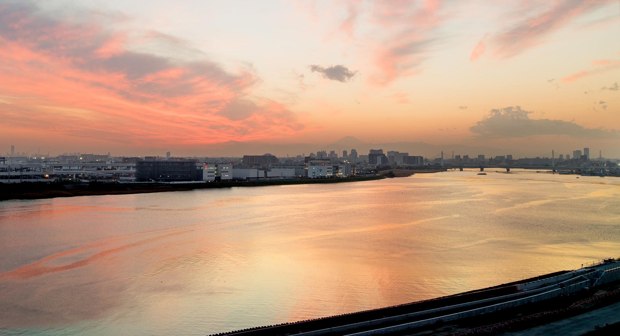 Canon EF-M 11-22mm F4-5.6 IS STM sample photo. 多摩川に映る宵 photography