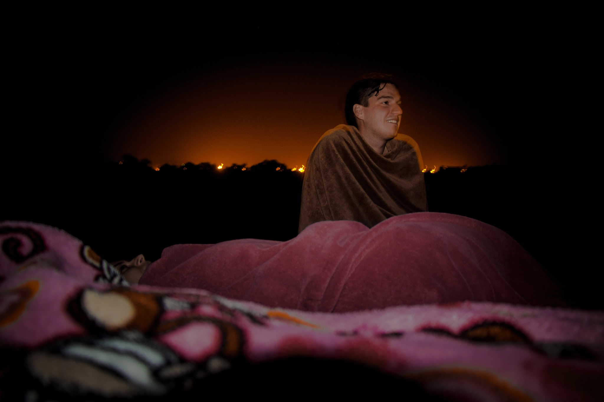 Canon EOS 600D (Rebel EOS T3i / EOS Kiss X5) sample photo. Man in blanket photography