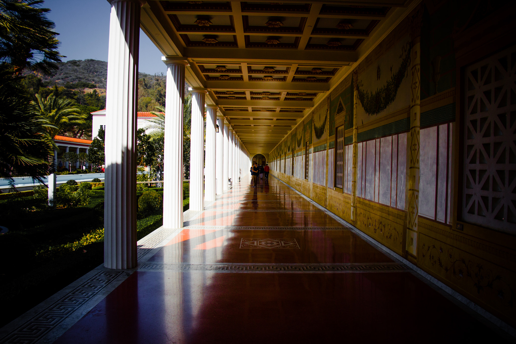 Canon EOS 600D (Rebel EOS T3i / EOS Kiss X5) sample photo. 3/4 hallway photography