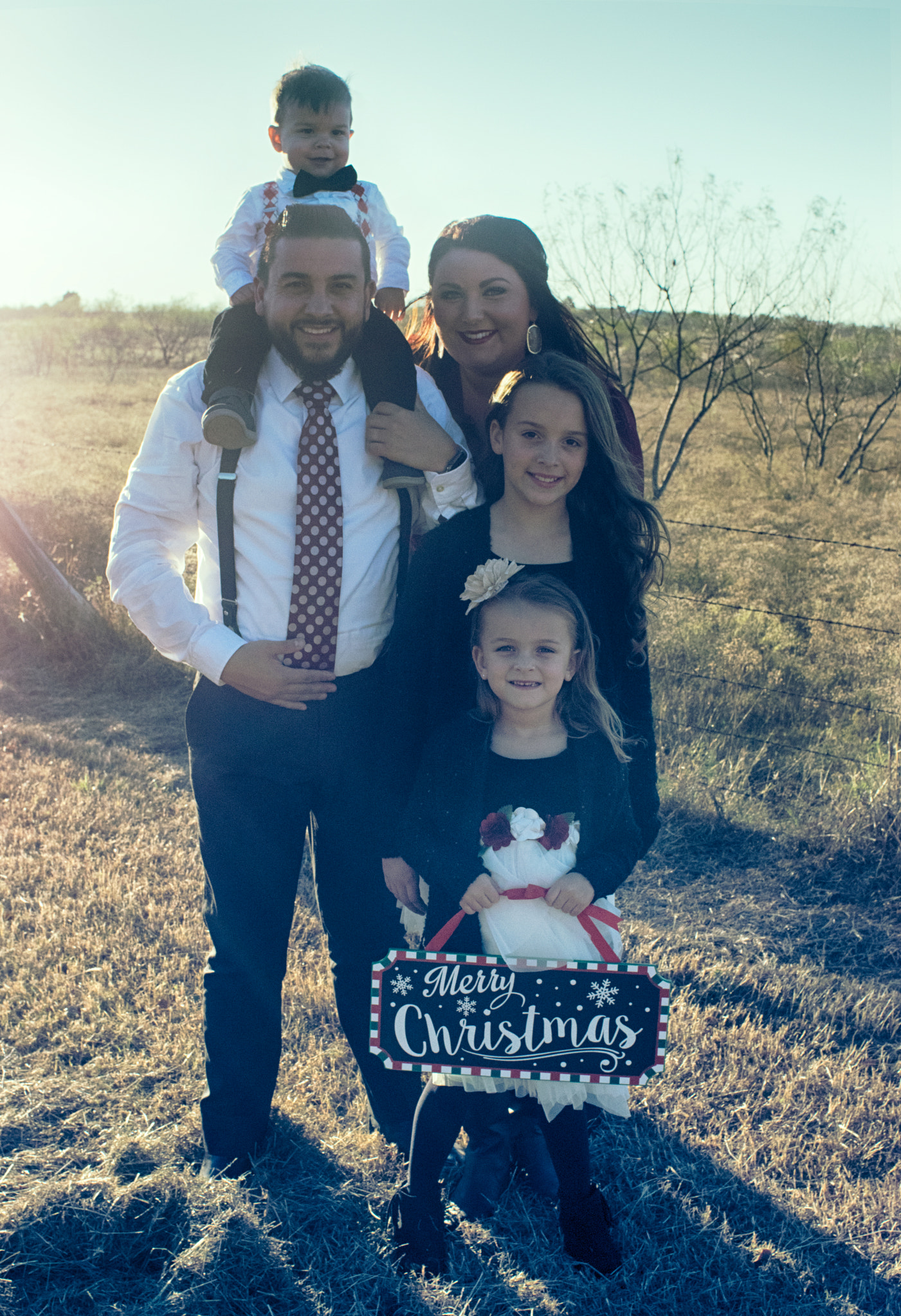 Nikon D5300 + Nikon AF Nikkor 28mm F2.8D sample photo. Griffin family christmas photography