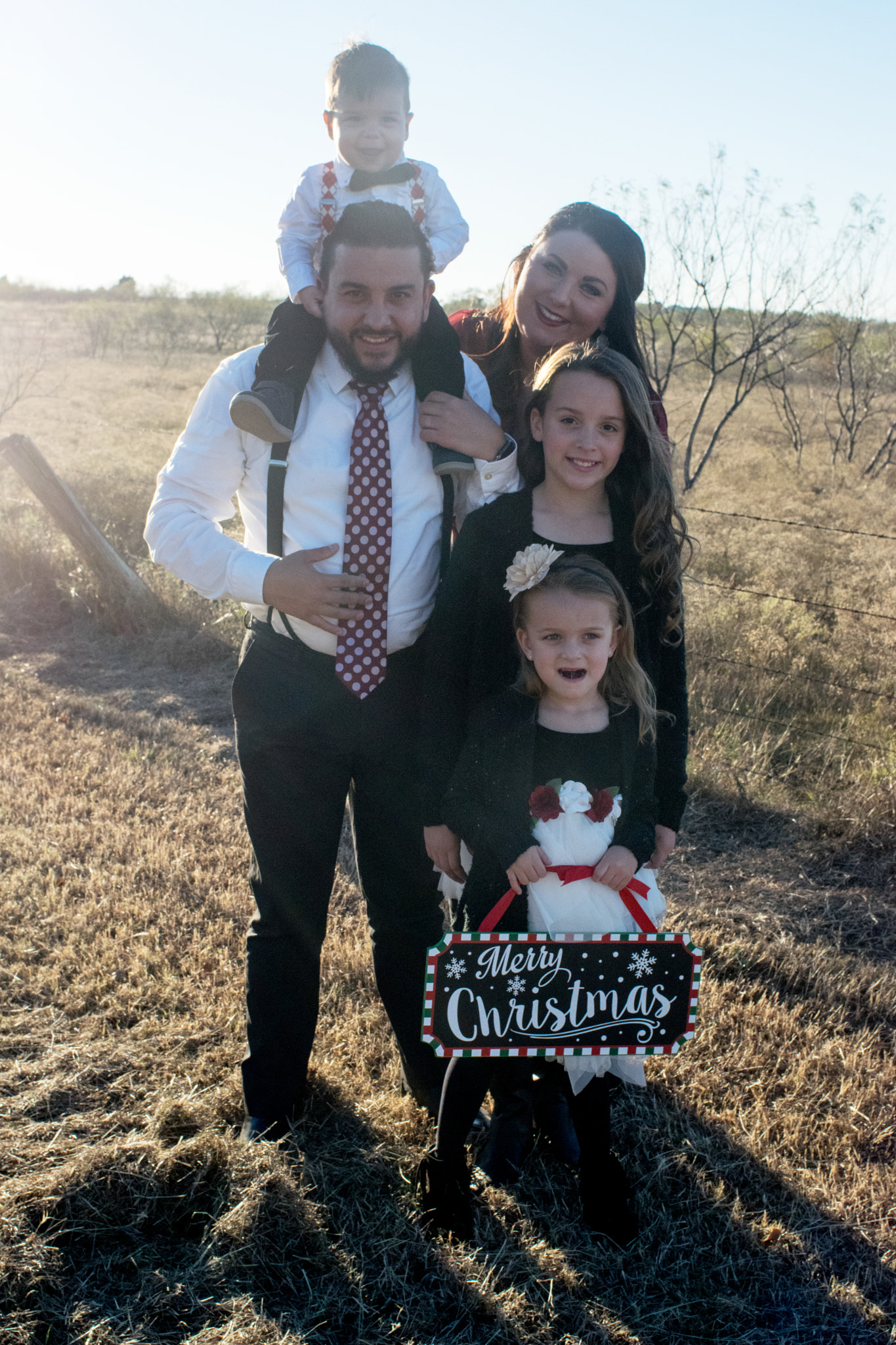 Nikon D5300 + Nikon AF Nikkor 28mm F2.8D sample photo. Griffin family christmas photography