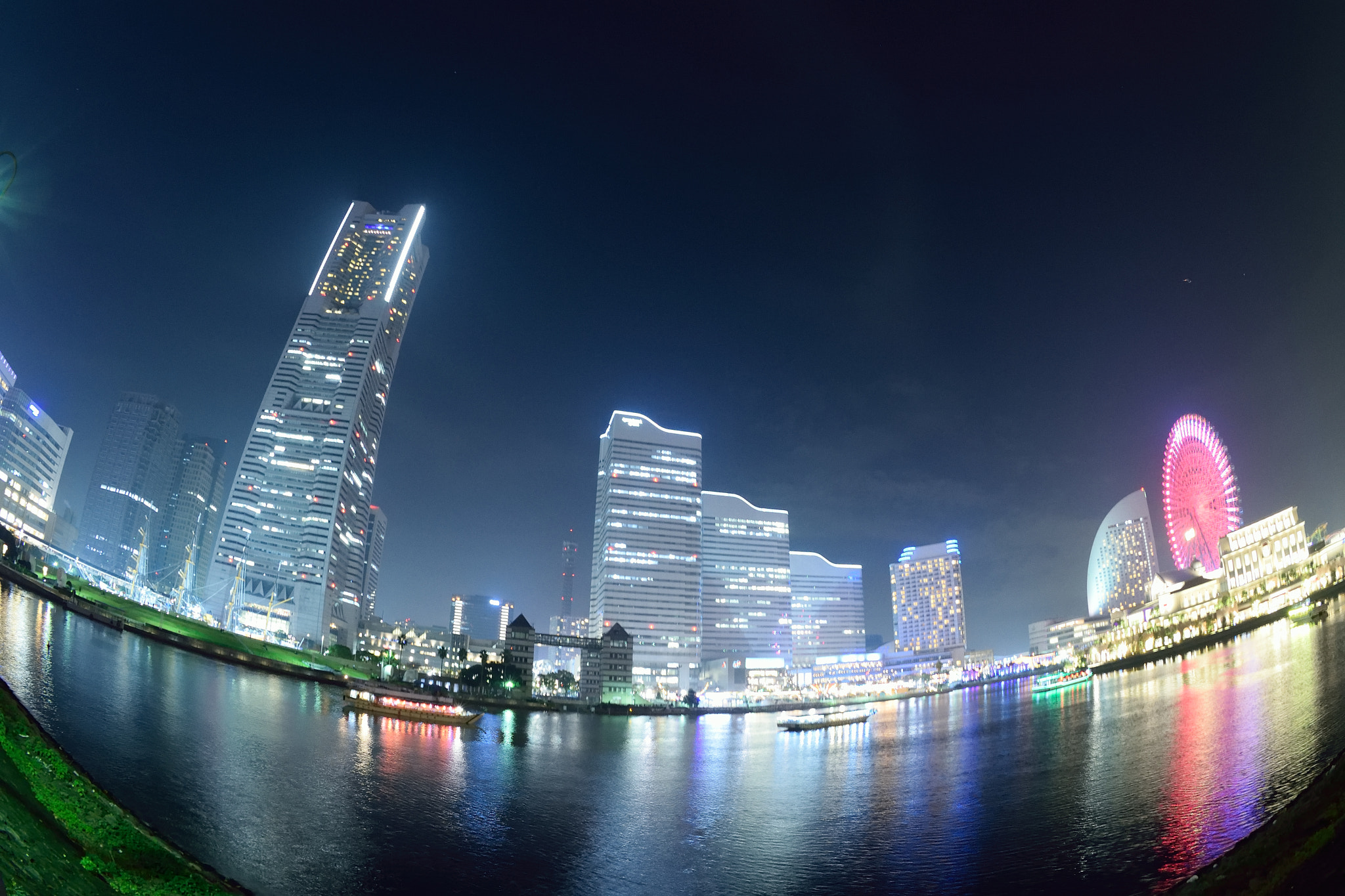 Nikon D5300 + Sigma 10mm F2.8 EX DC HSM Diagonal Fisheye sample photo. Yokohama minatomirai night photography