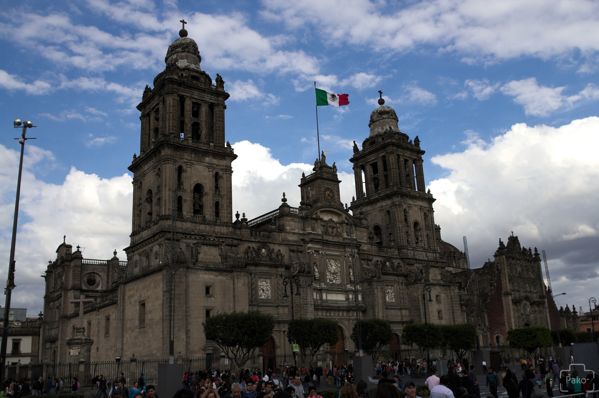 Canon EOS 7D + Canon EF 20mm F2.8 USM sample photo. Catedral photography