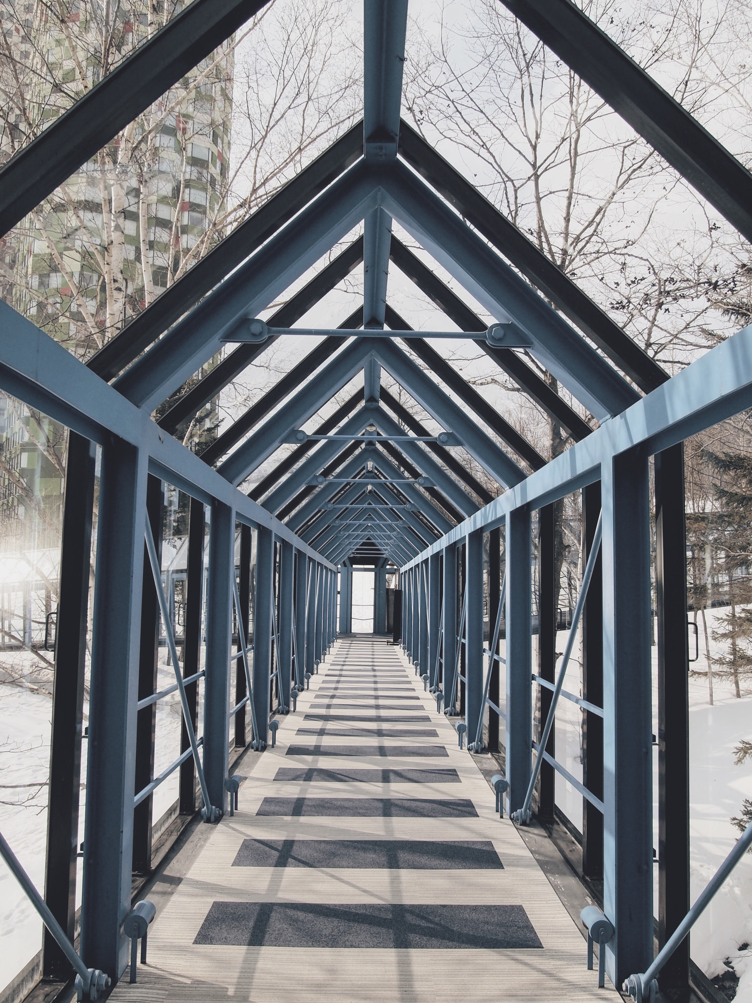 Olympus PEN E-PL2 sample photo. Walkway photography