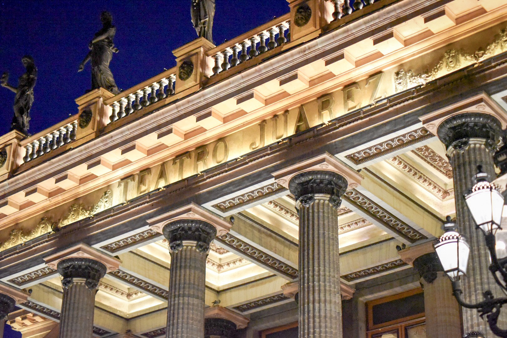 Nikon AF Nikkor 70-300mm F4-5.6G sample photo. Teatro juárez guanajuato méxico. photography