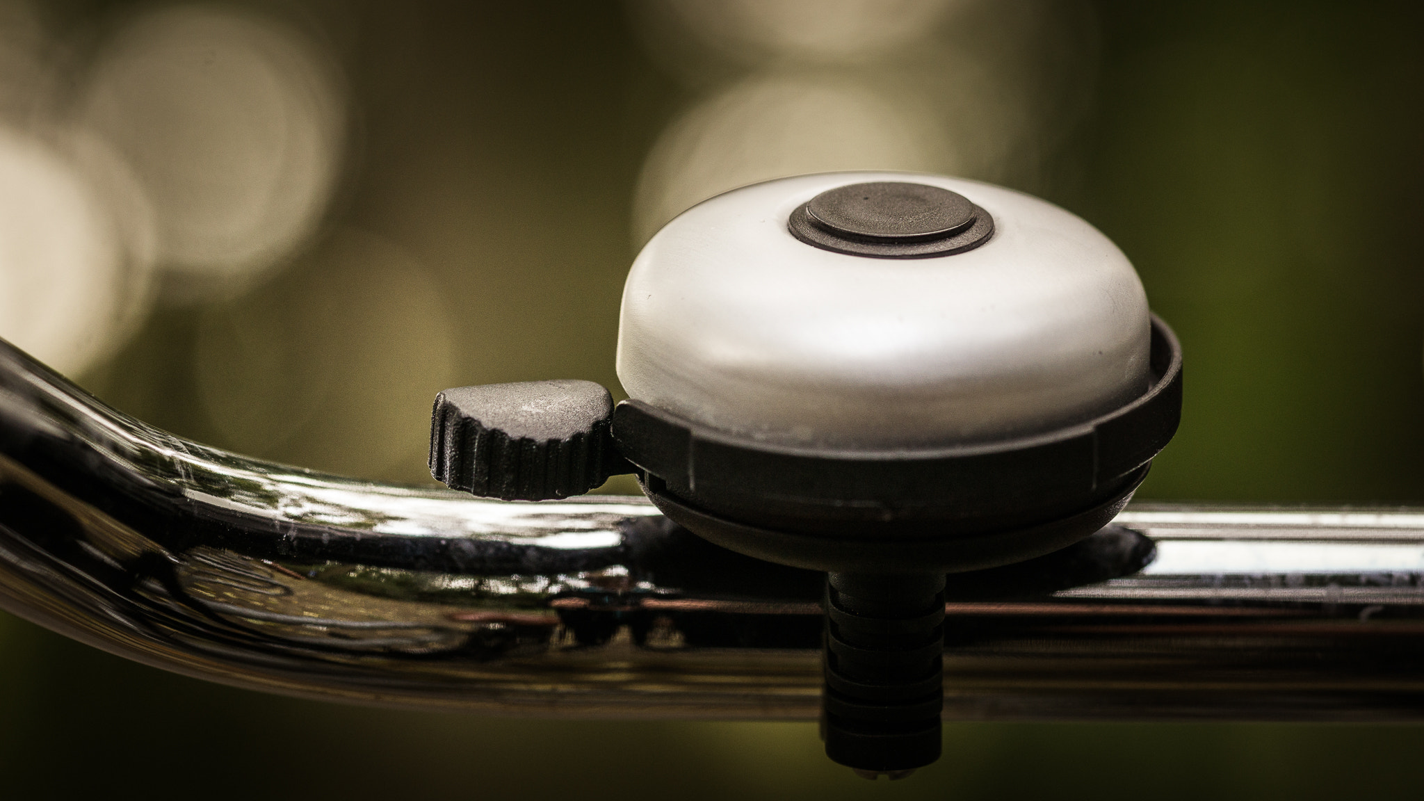 Sony a6000 + Sony FE 90mm F2.8 Macro G OSS sample photo. Ring the bell... photography