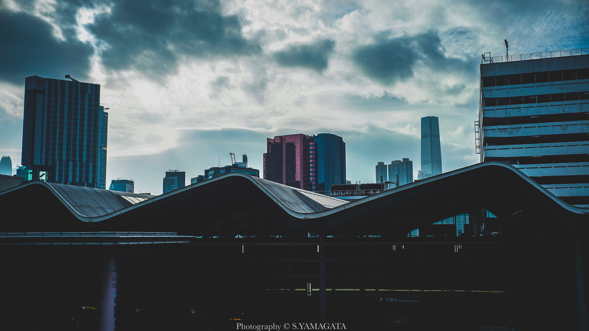 Sony a7 II sample photo. Roof photography