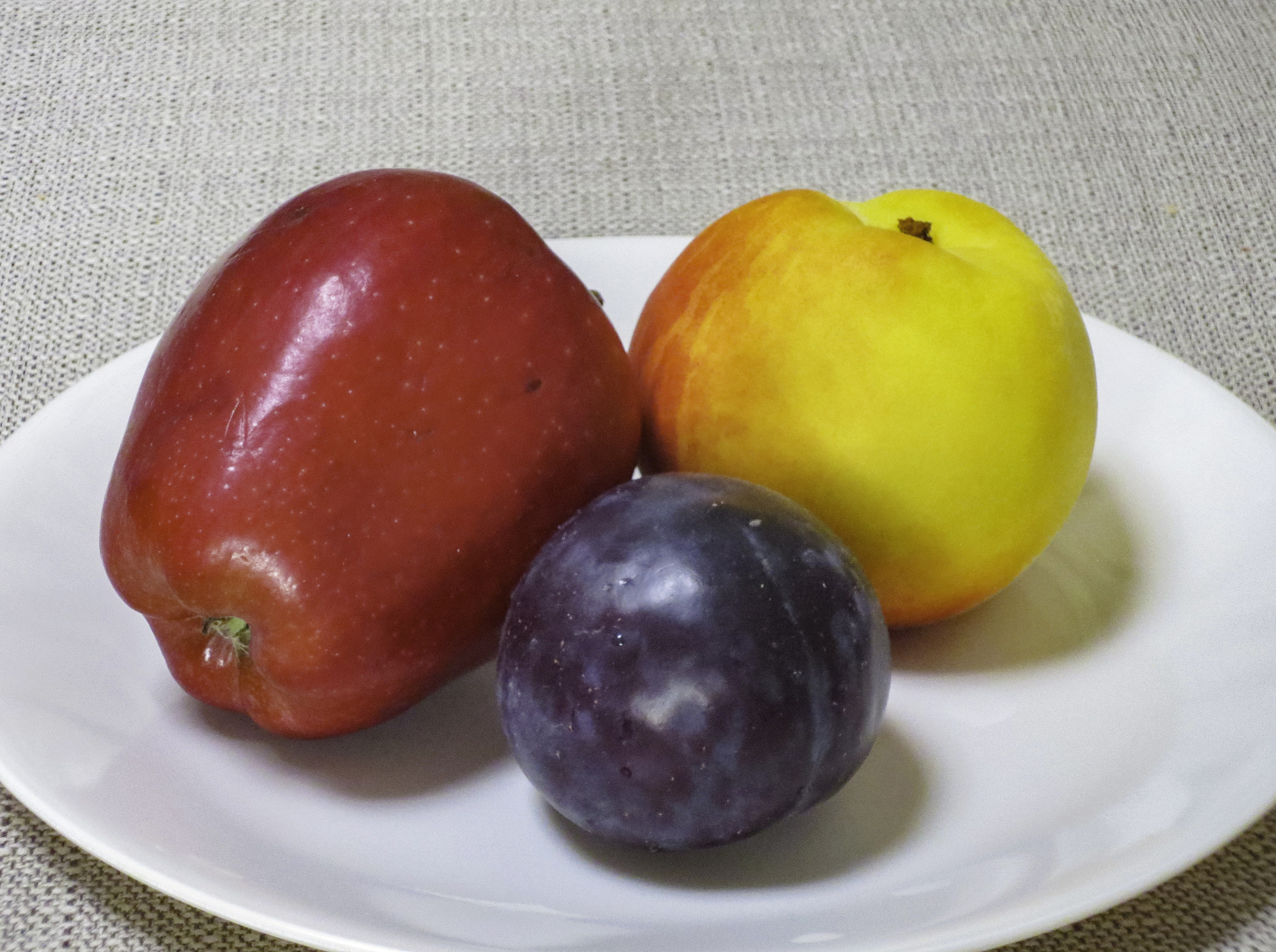 Canon POWERSHOT ELPH 320 HS sample photo. Fruit plate photography