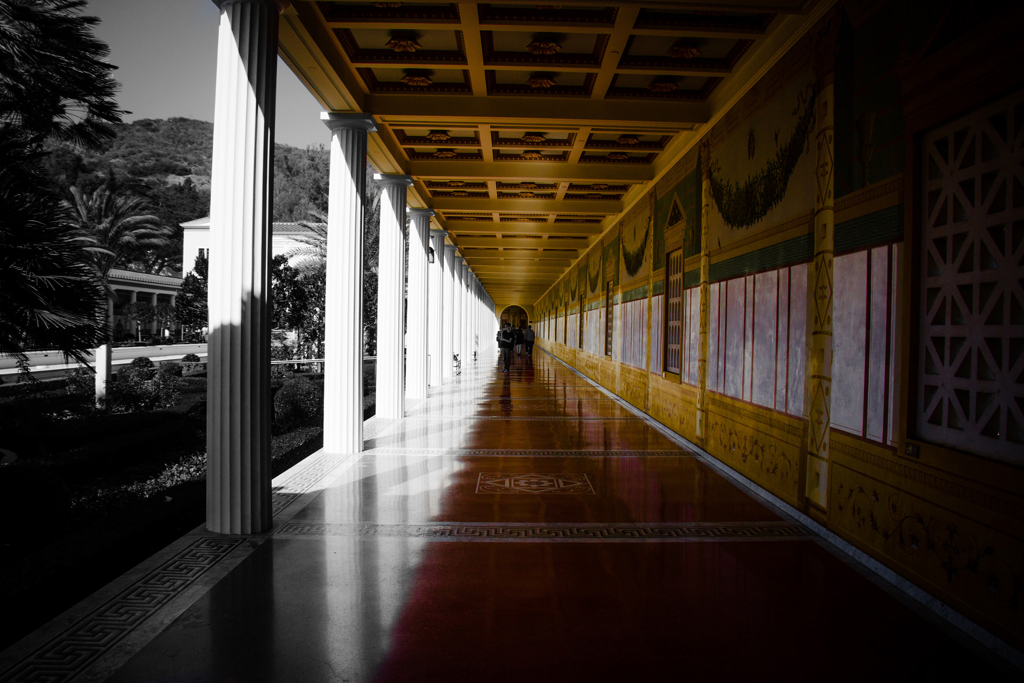 Canon EOS 600D (Rebel EOS T3i / EOS Kiss X5) sample photo. 3/4 hallway - altered photography