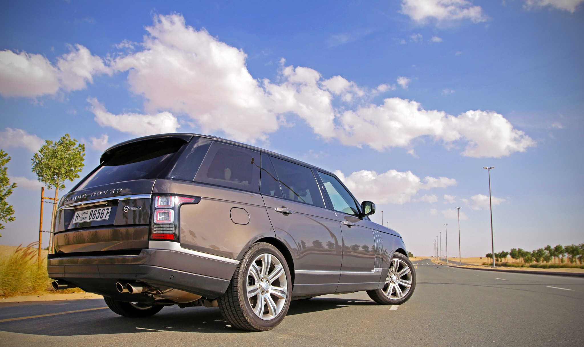 Canon EF 16-35mm F2.8L II USM sample photo. Range rover autobiography photography