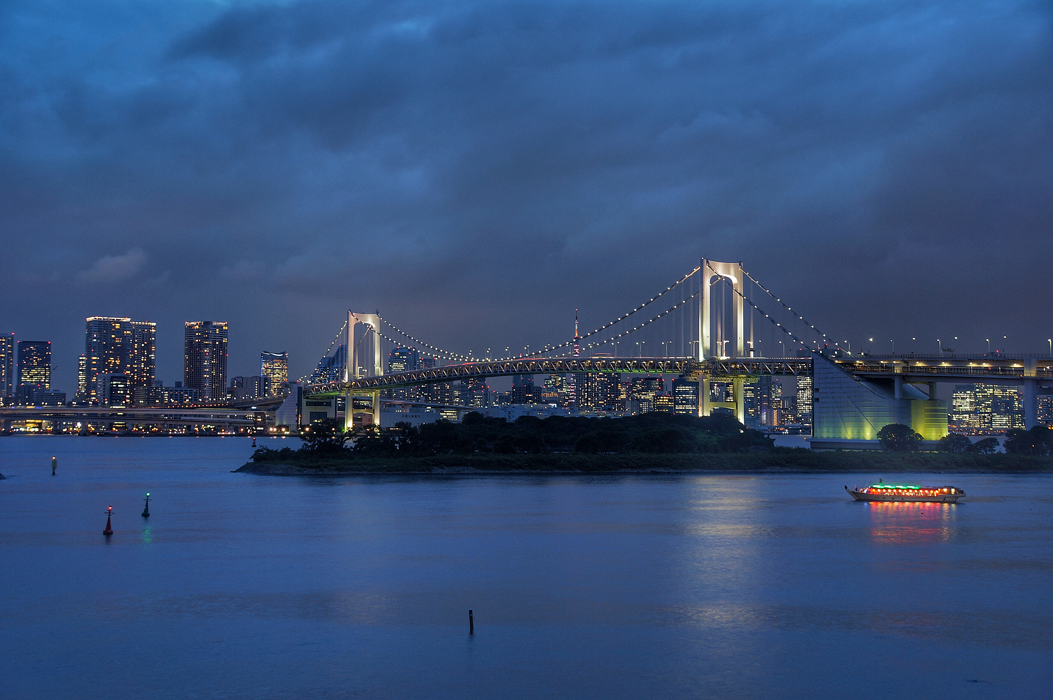 Sony SLT-A57 sample photo. El puente del rainbow es un puente colgante tendid ... photography