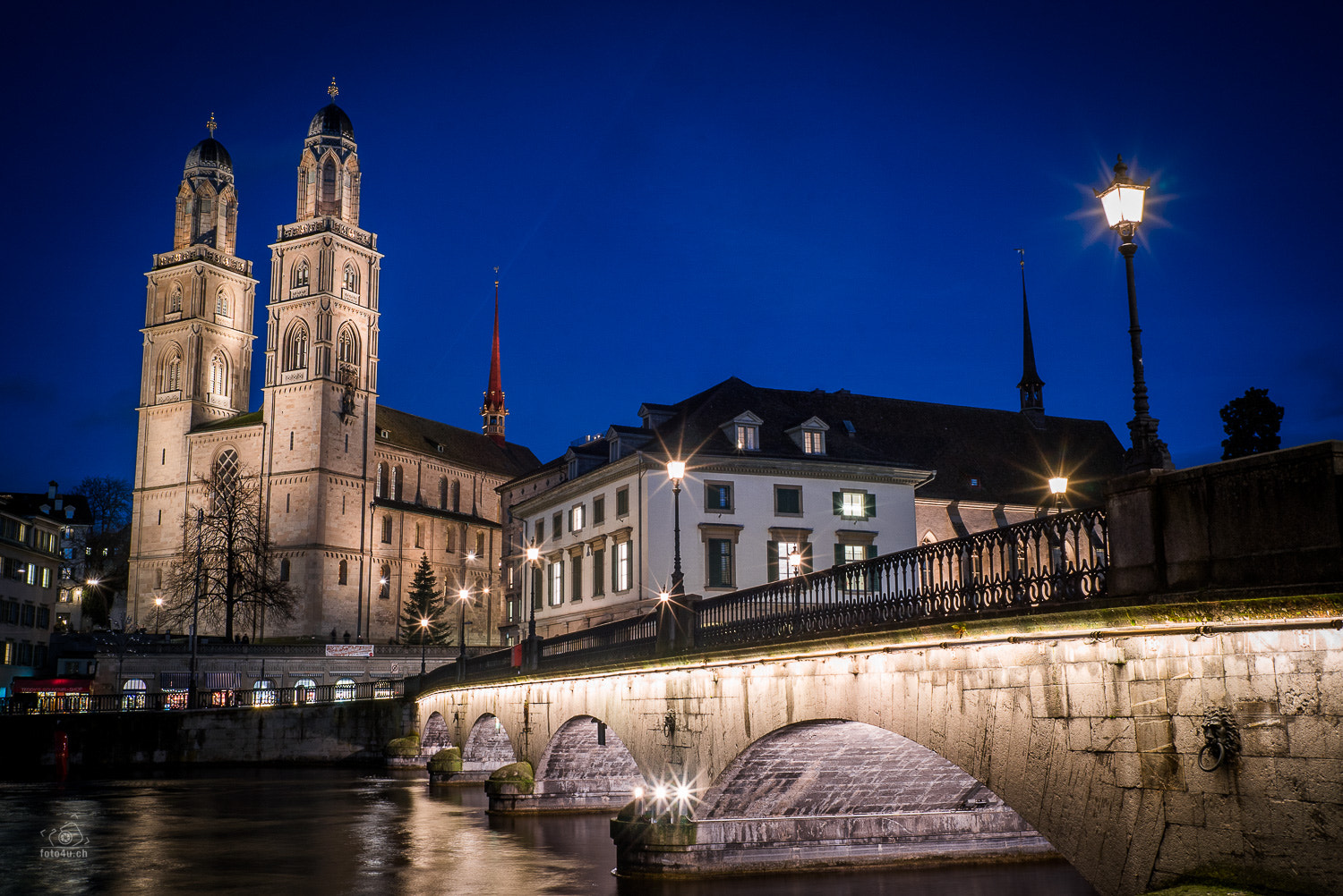 E 35mm F2 sample photo. Münsterbrücke und münster in zürich photography