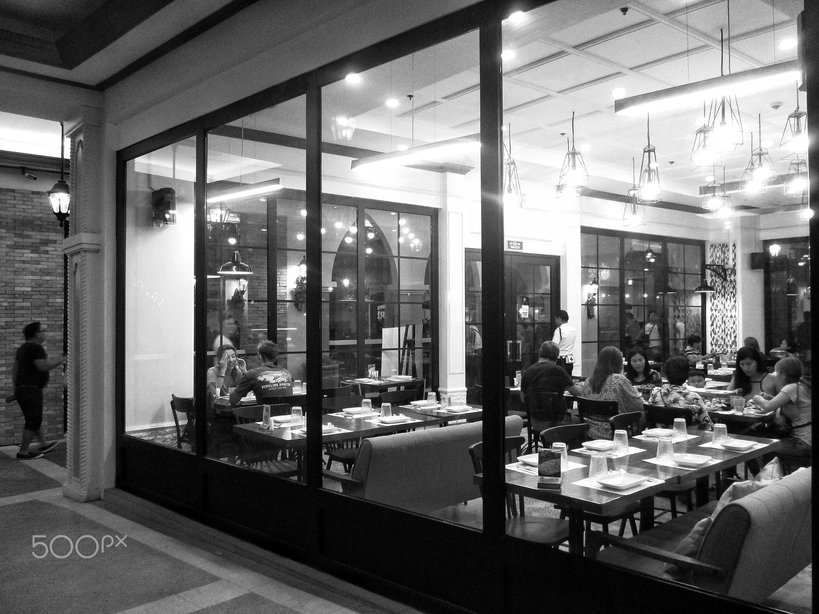 Canon PowerShot ELPH 135 (IXUS 145 / IXY 120) sample photo. Dining scene photography