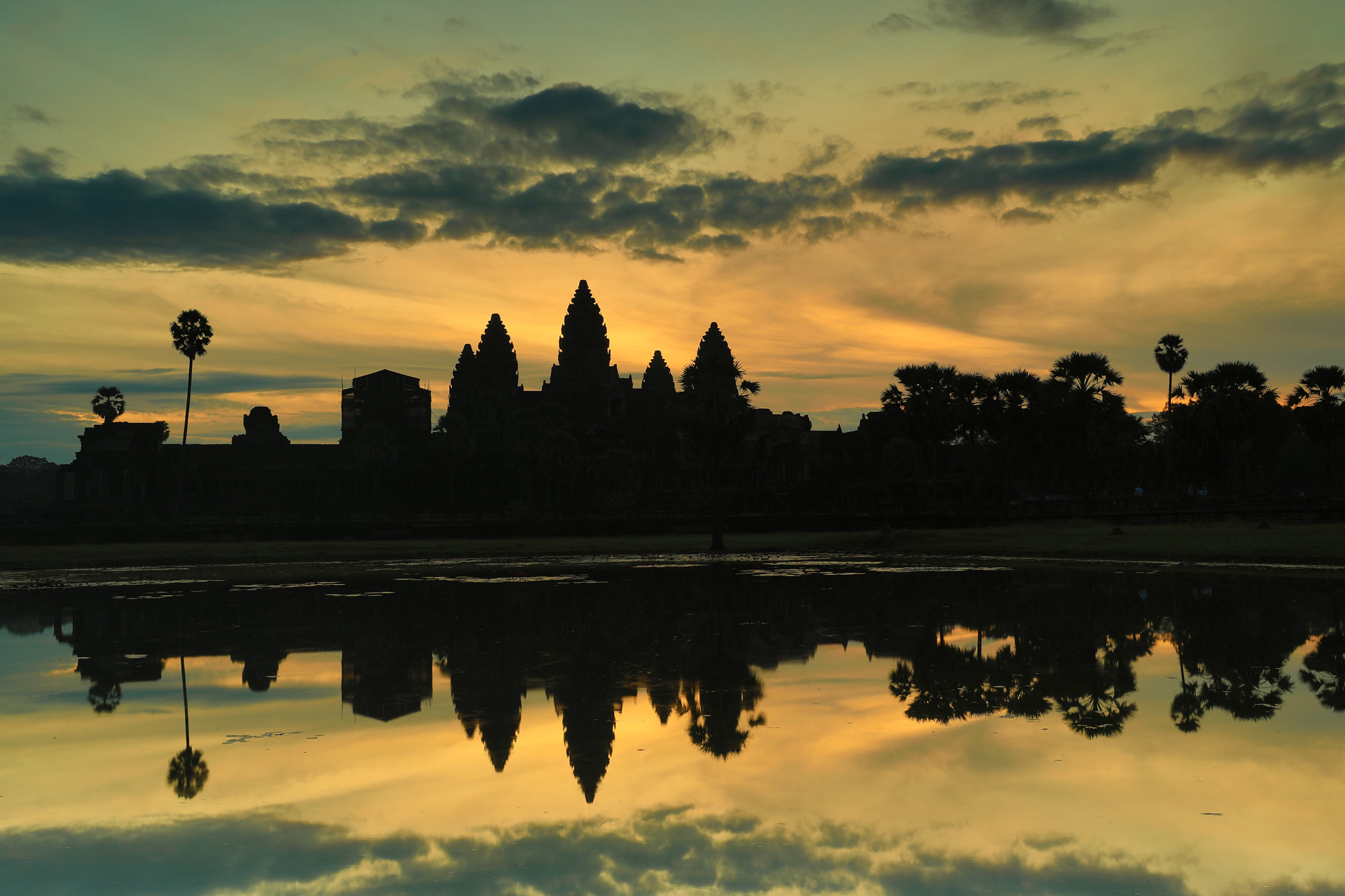 Canon EOS 5D Mark IV sample photo. Sunrise at angkor wat, siem reap, cambodia. photography
