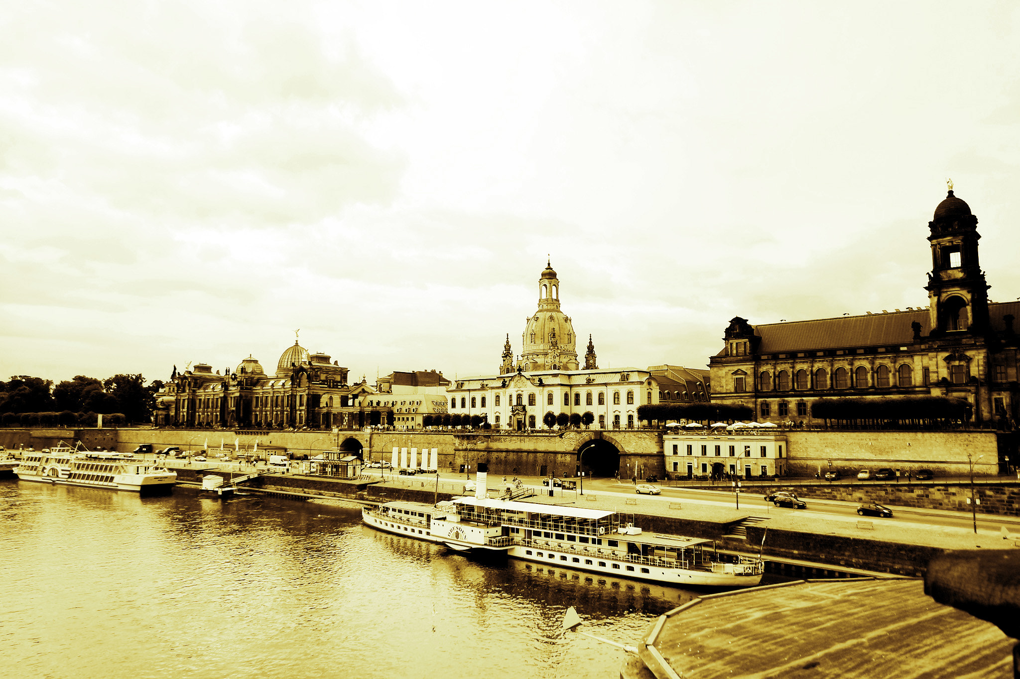 Samsung NX 16-50mm F3.5-5.6 Power Zoom ED OIS sample photo. Dresden photography