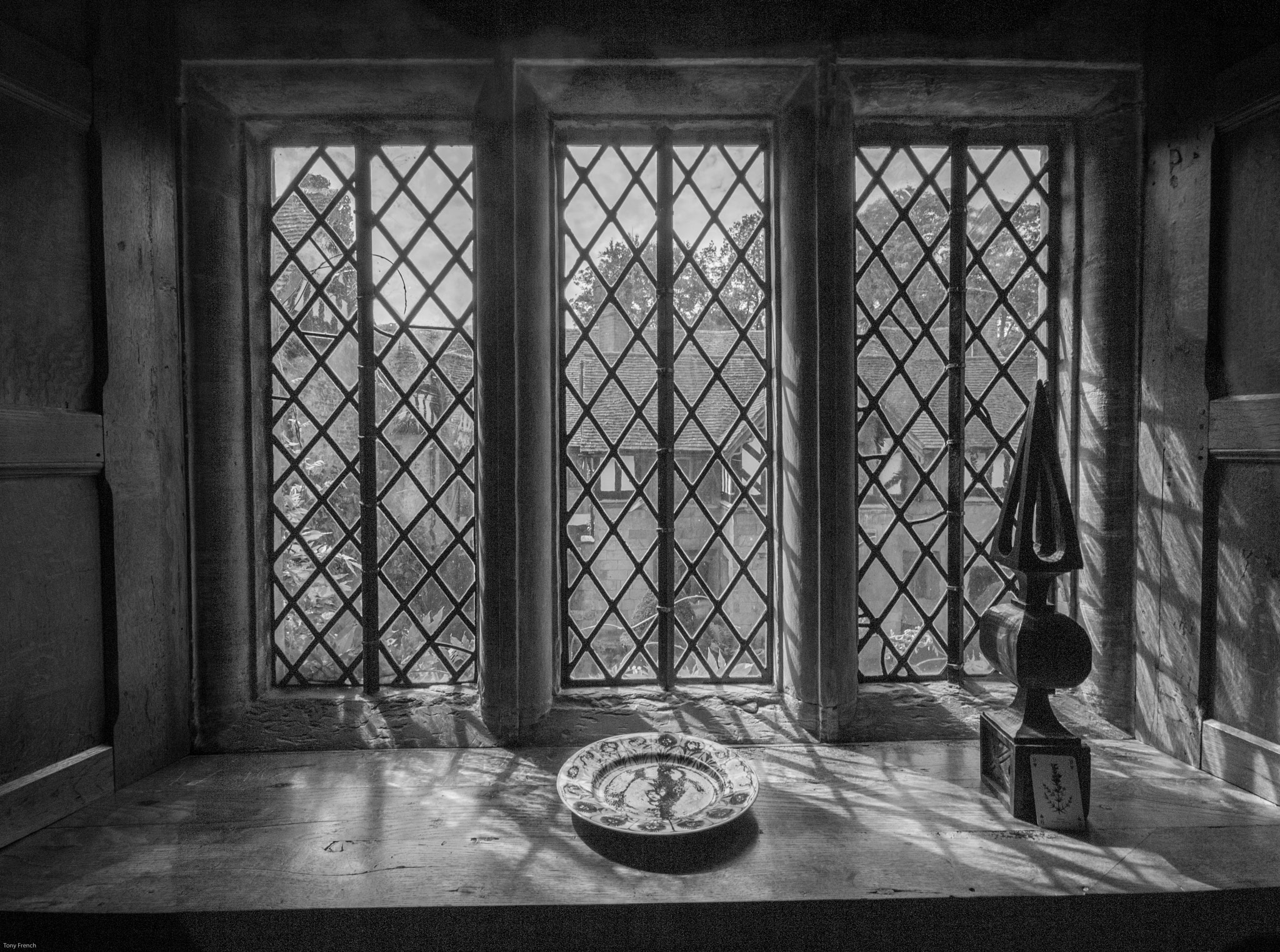 Sigma AF 10-20mm F4-5.6 EX DC sample photo. Window on the courtyard photography