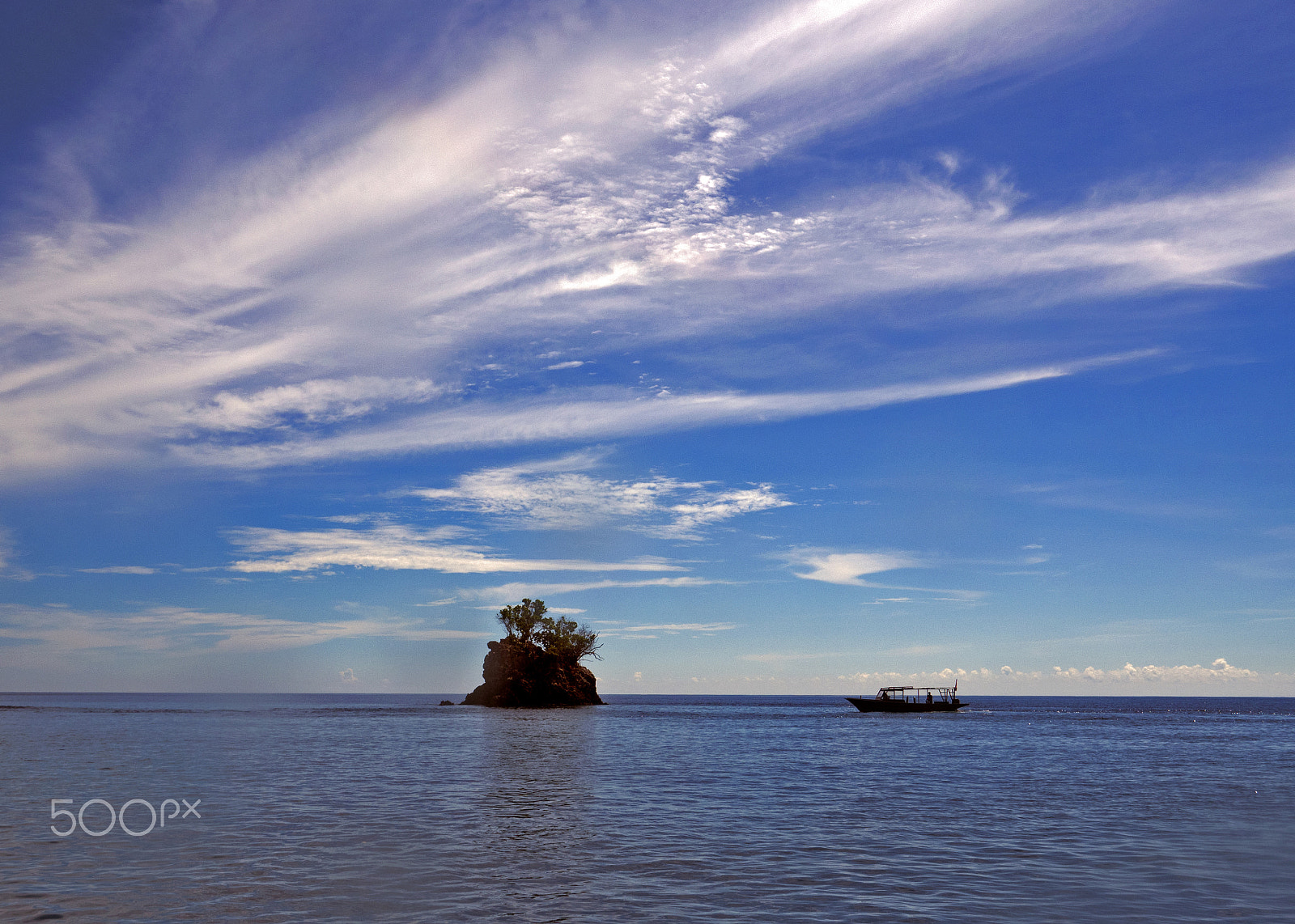 Olympus OM-D E-M5 II + OLYMPUS M.9-18mm F4.0-5.6 sample photo. Blue sky photography