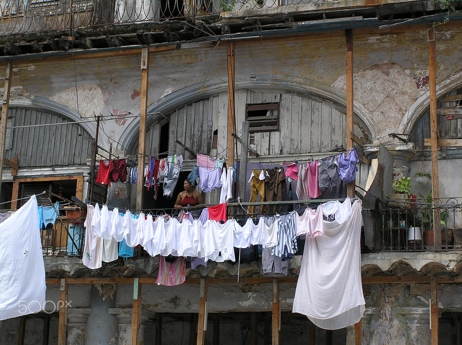 Olympus C765UZ sample photo. Laundry in havana photography