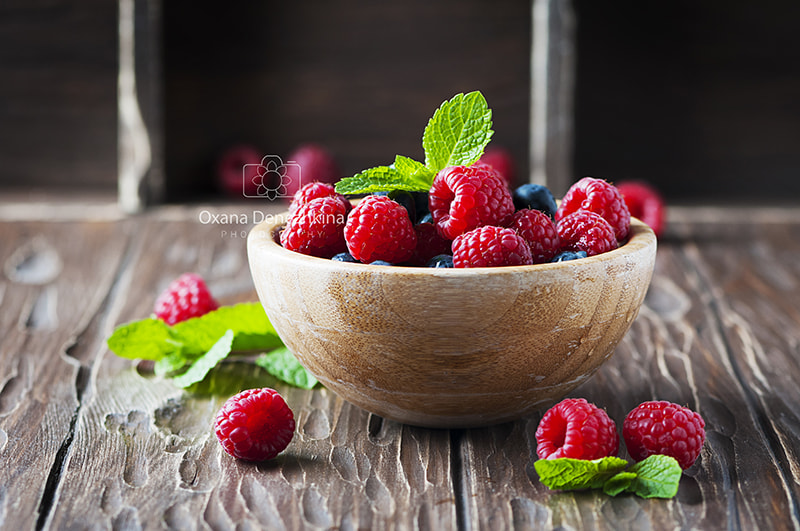 Nikon D300S sample photo. Mix of raspberry and blueberry with mint photography