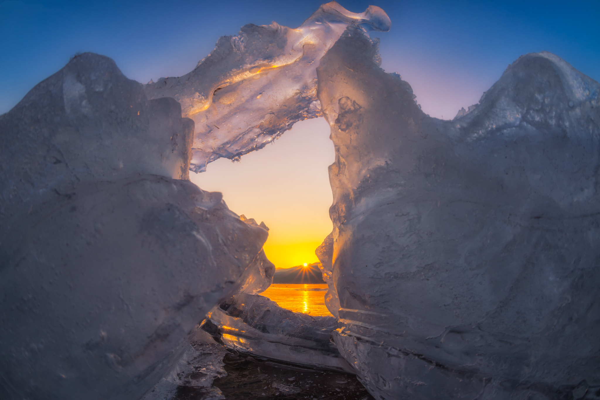 Nikon D750 + Nikon AF Fisheye-Nikkor 16mm F2.8D sample photo. The sun sets of glacier in winter of seoul,korea photography