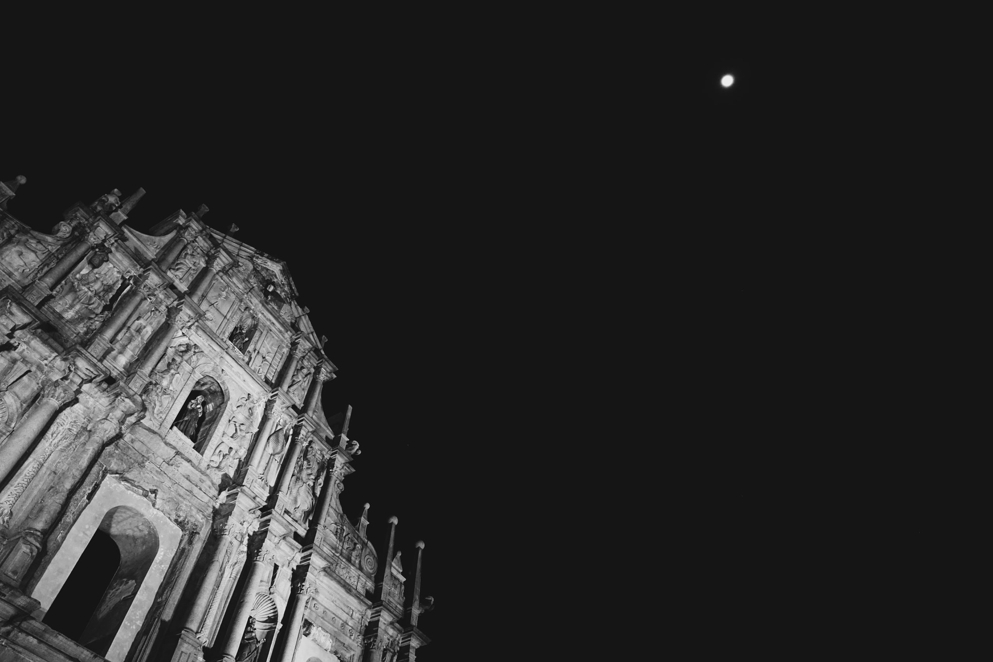 Sony a7 II + ZEISS Batis 25mm F2 sample photo. Super moon photography
