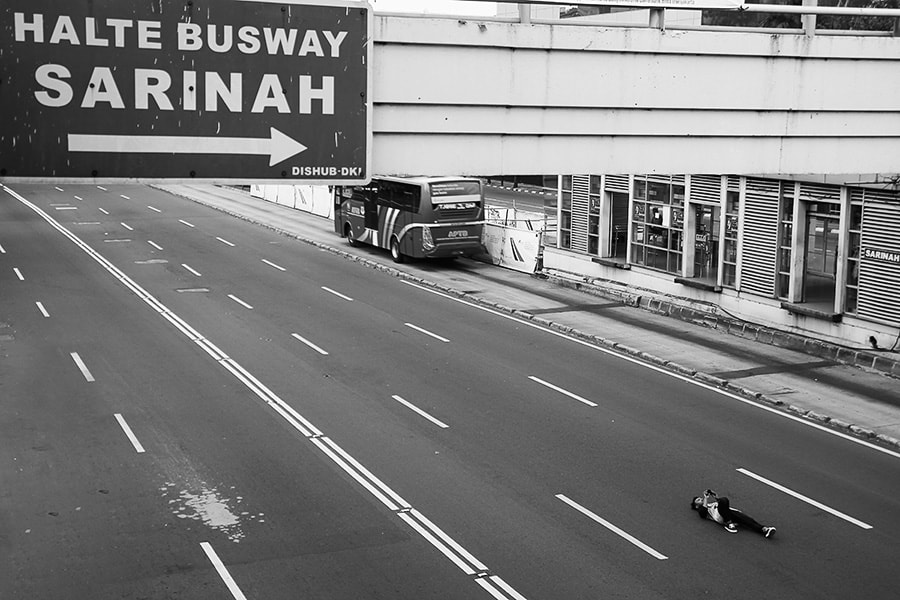 Tamron SP AF 17-50mm F2.8 XR Di II LD Aspherical (IF) sample photo. Empty jakarta photography