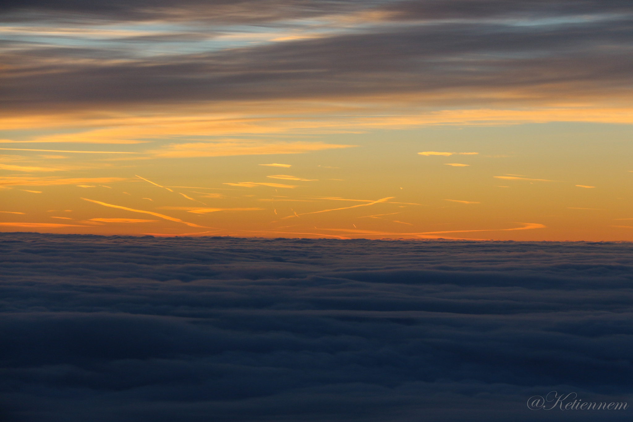 Canon EOS 650D (EOS Rebel T4i / EOS Kiss X6i) sample photo. Sunrise over the clouds photography