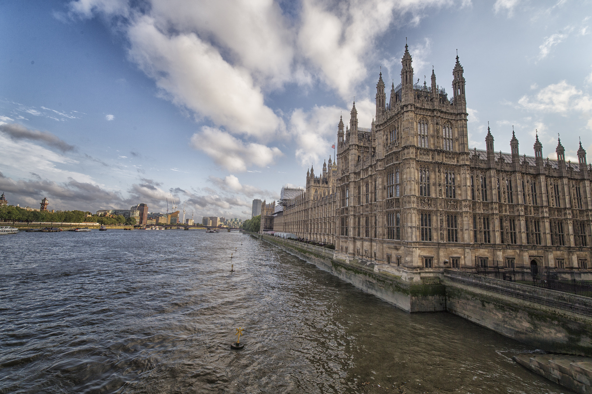 Canon EOS-1D C + ZEISS Distagon T* 15mm F2.8 sample photo. British parliment photography