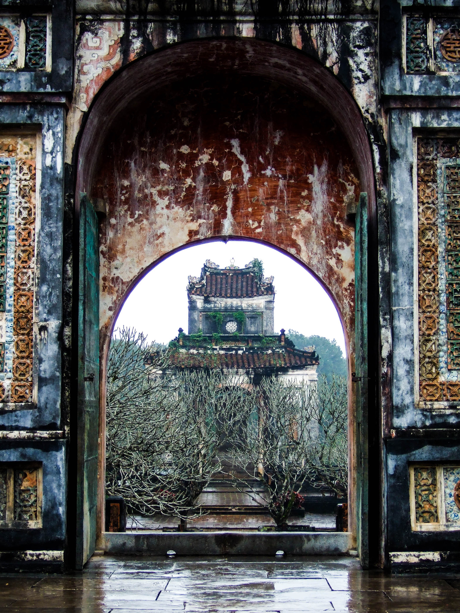 Fujifilm FinePix F20 sample photo. Hoi an temples: vietnam photography