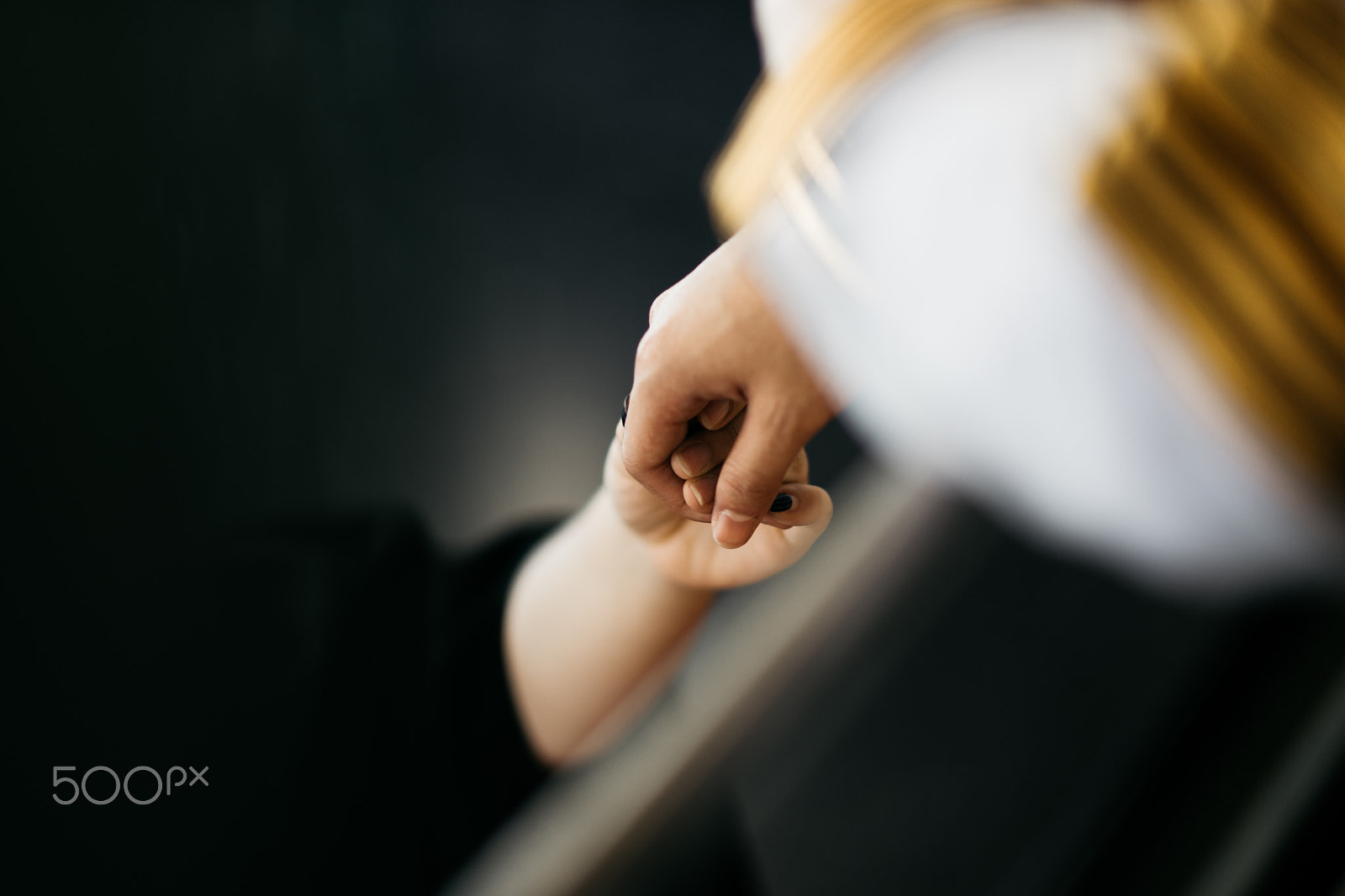 Sony Planar T* 85mm F1.4 ZA sample photo. Holding hands photography