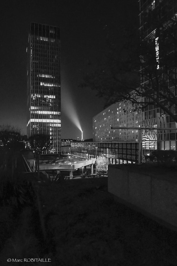 Nikon D5 sample photo. Paris novembre 2016 la défense et la tour effel. photography