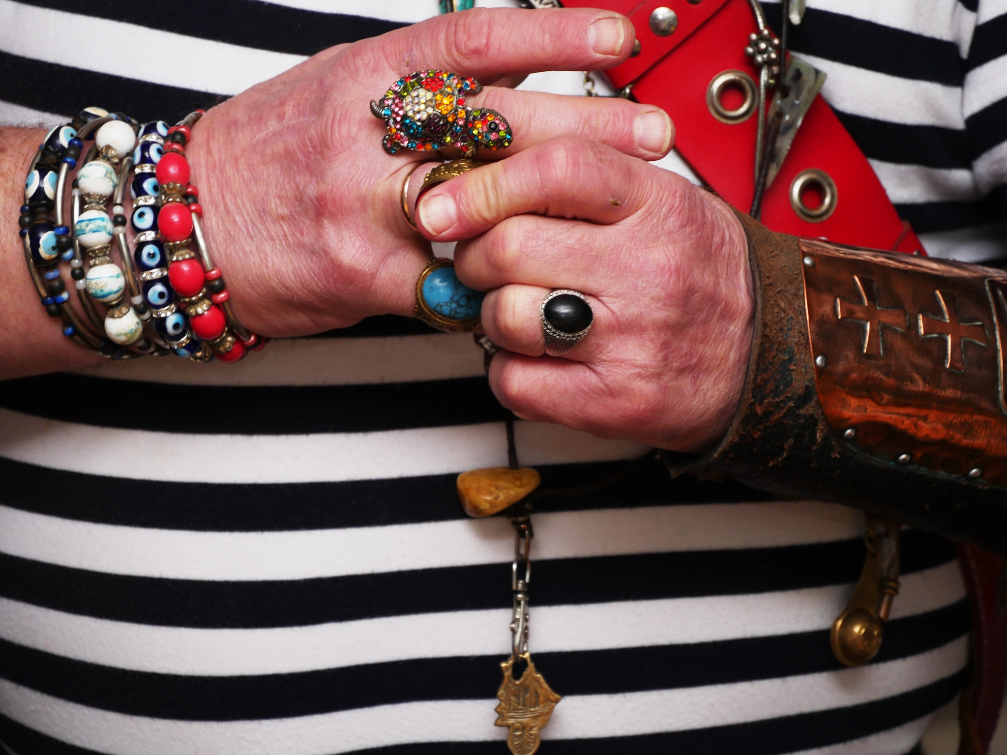 Panasonic Lumix DMC-GH4 sample photo. Pirate hands photography