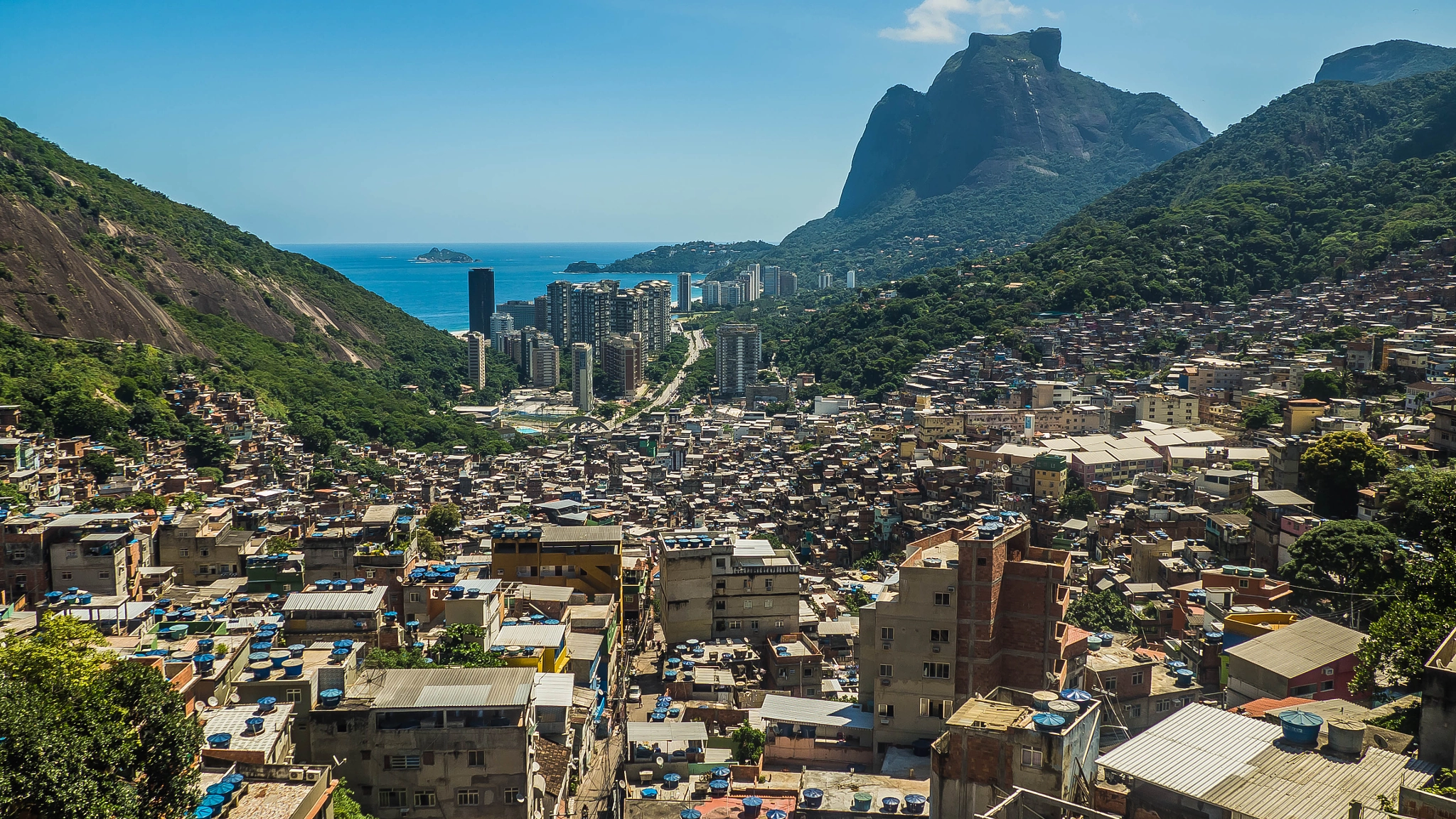 Olympus M.Zuiko Digital 14-42mm F3.5-5.6 II R sample photo. From favela rocinha photography