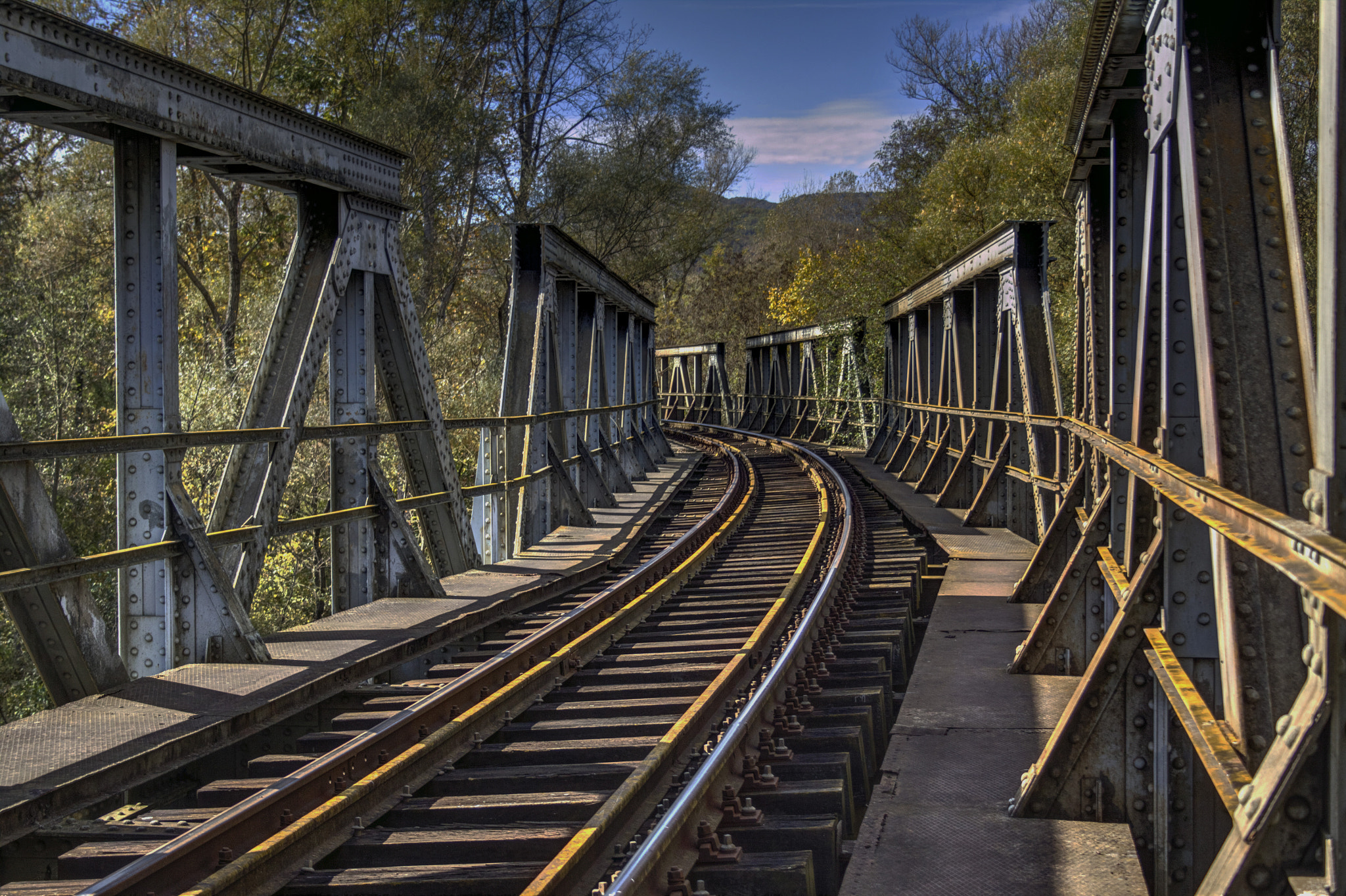 Canon EF-S 18-55mm F3.5-5.6 II sample photo. Railway bridge photography