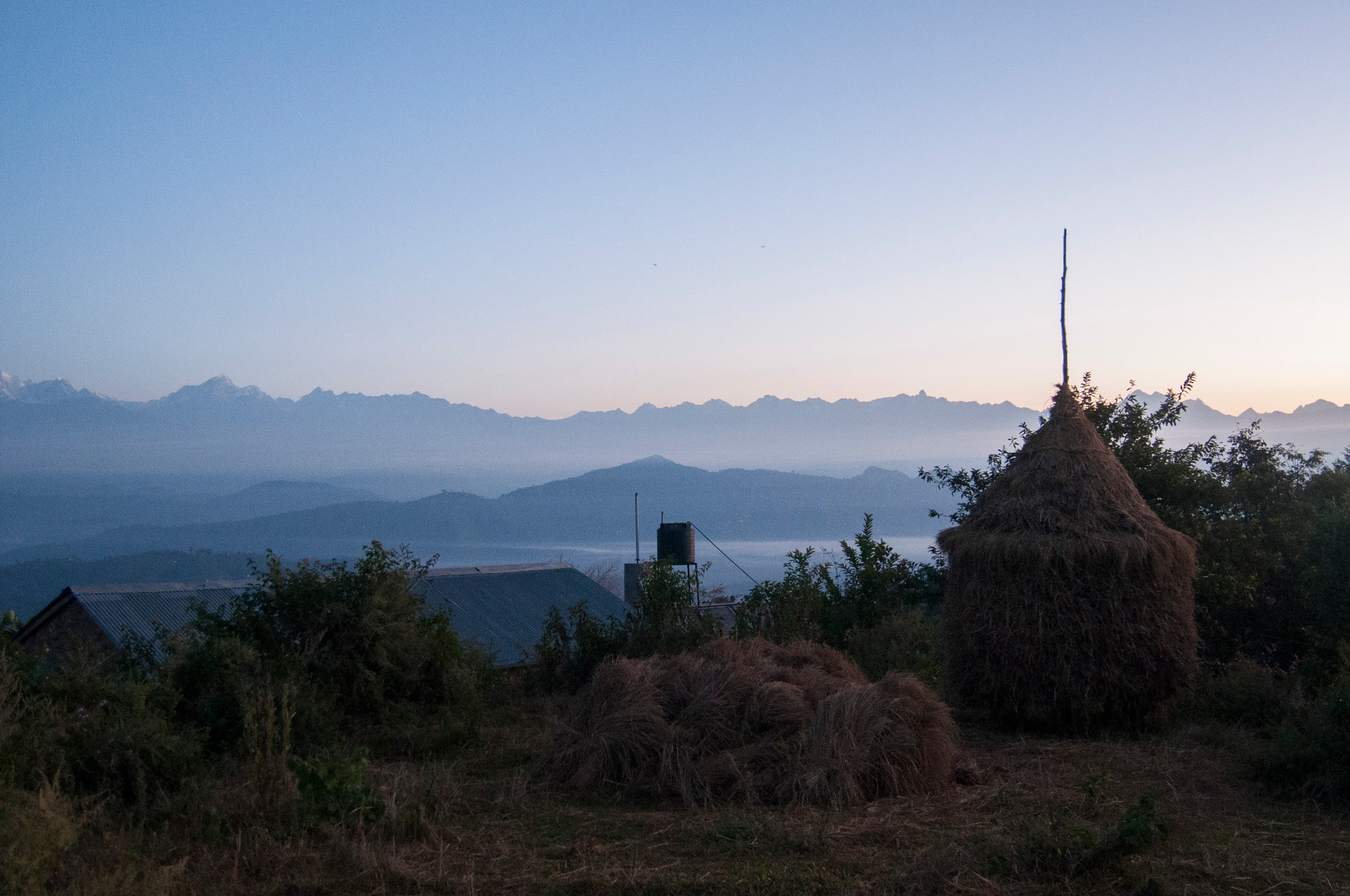 Nikon D90 + AF-S Zoom-Nikkor 24-85mm f/3.5-4.5G IF-ED sample photo. Nepal,the sunrise at the countryside. photography