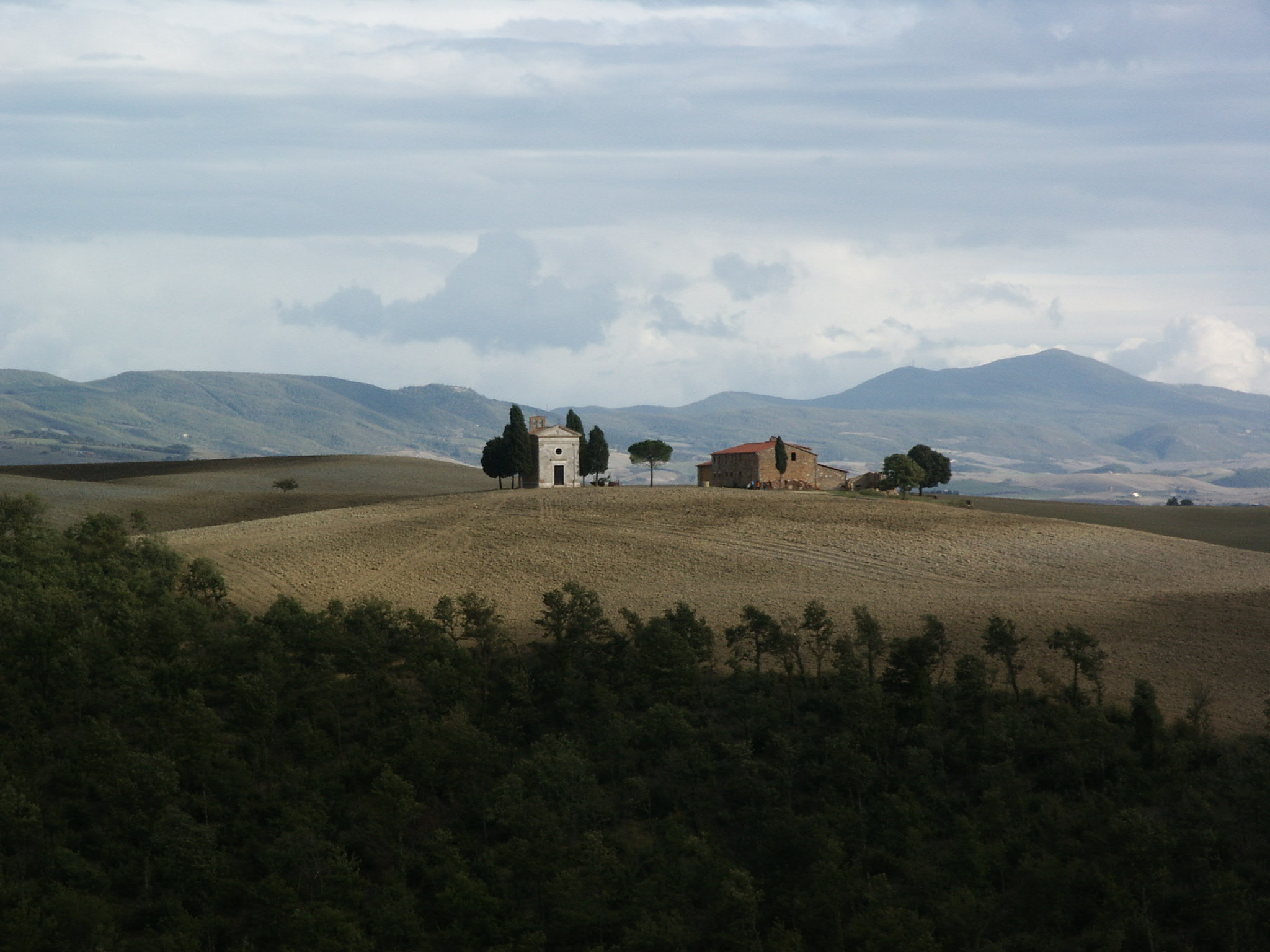 KONICA MINOLTA DiMAGE S404 sample photo. Kapelle bei pienza photography