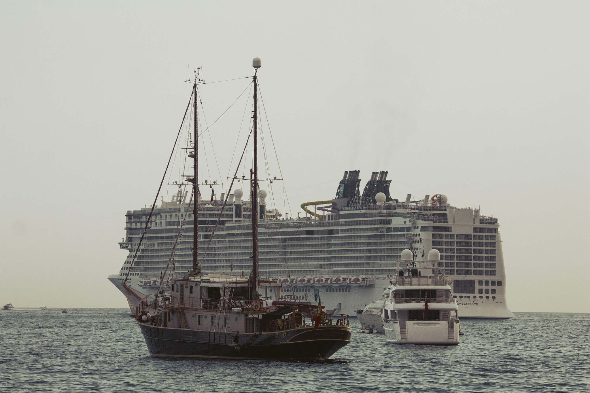 Canon EOS 1100D (EOS Rebel T3 / EOS Kiss X50) sample photo. 3 eras of boats photography