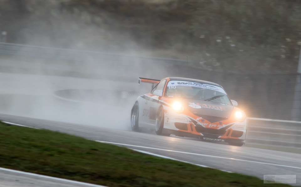 Canon EF 200mm F2.8L II USM sample photo. Porsche at the straight photography