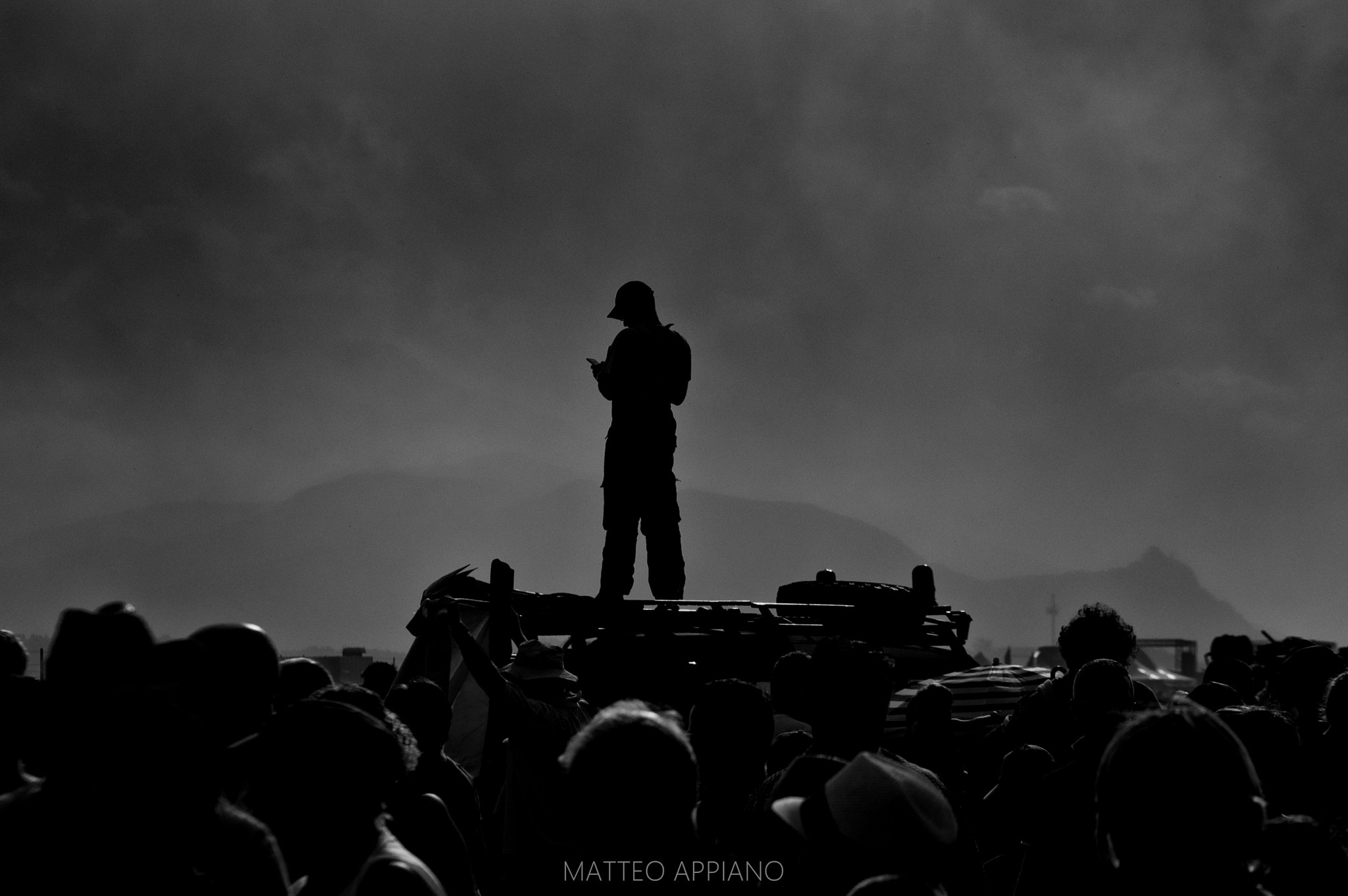Sigma 70-200mm F2.8 EX DG Macro HSM II sample photo. Above the crowd photography