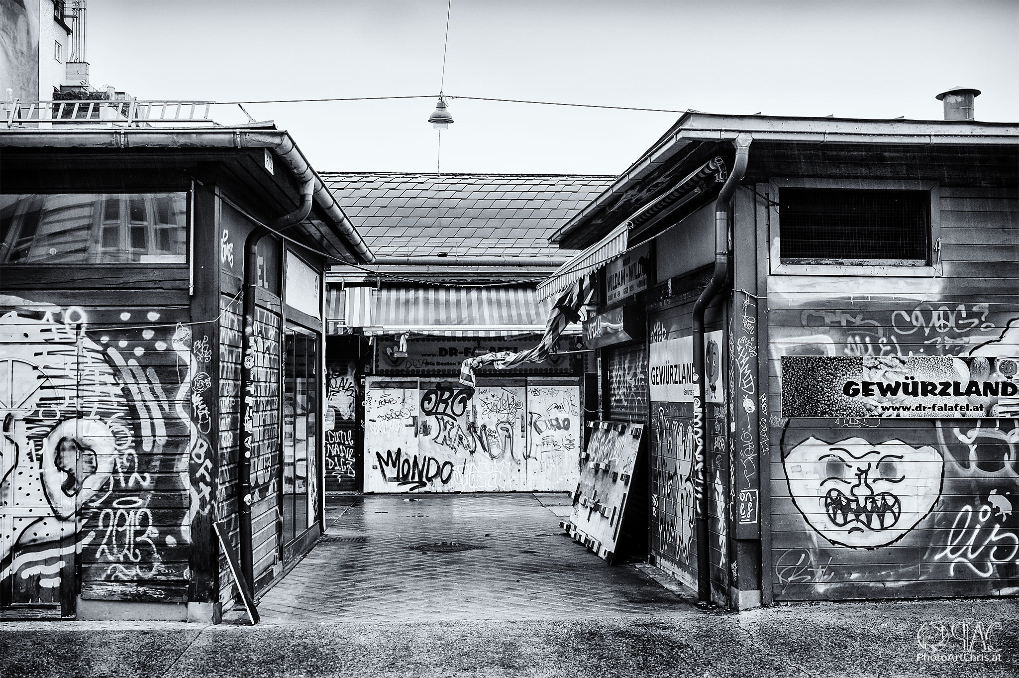 HD Pentax D FA 24-70mm F2.8 ED SDM WR sample photo. Naschmarkt wien 02/06 photography