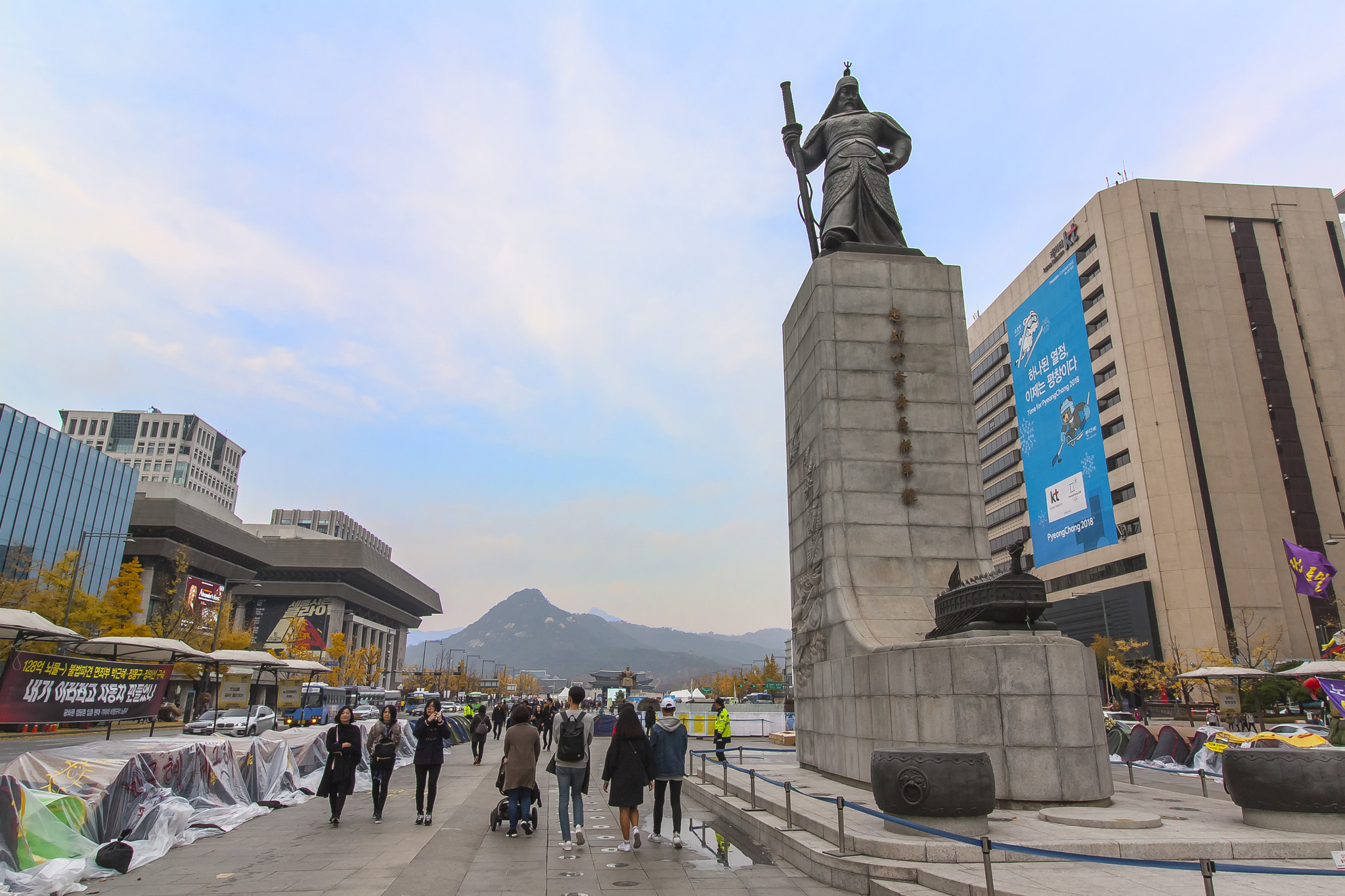 Canon EOS 450D (EOS Rebel XSi / EOS Kiss X2) sample photo. The history is being maden in south korea photography