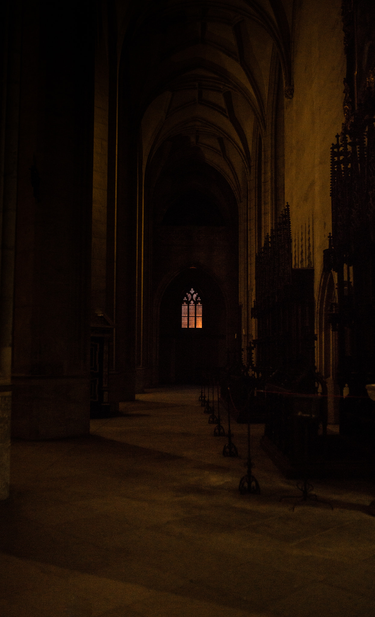 Sony a99 II + Sigma 35mm F1.4 DG HSM Art sample photo. Street lamp behind the window photography