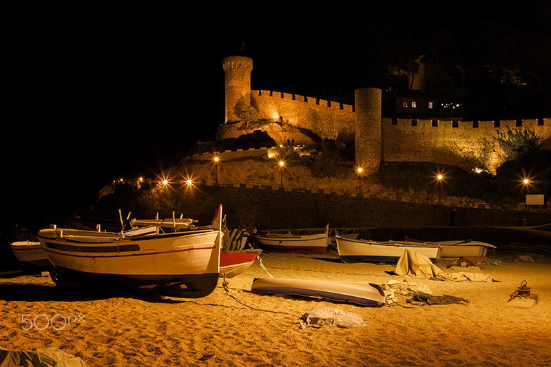 Canon EOS 5D Mark II + Canon EF 35mm F2 sample photo. Tossa de mar beach and old town at night photography