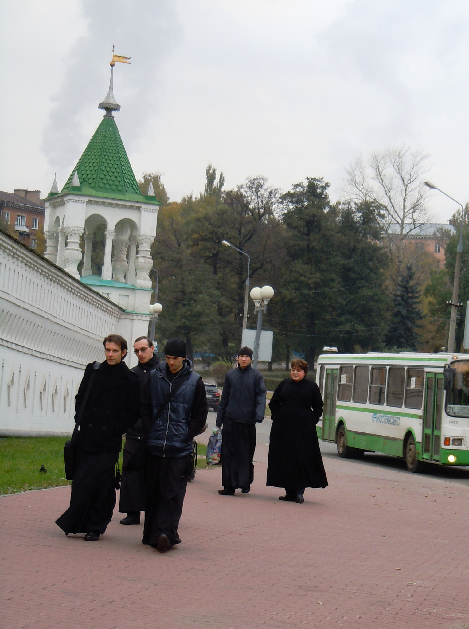 Nikon Coolpix S8000 sample photo. Young monks go to the monastery photography