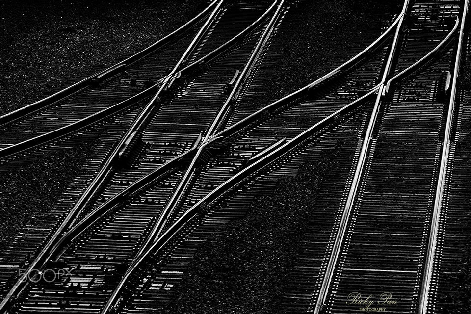 Olympus OM-D E-M5 II sample photo. Tracks photography