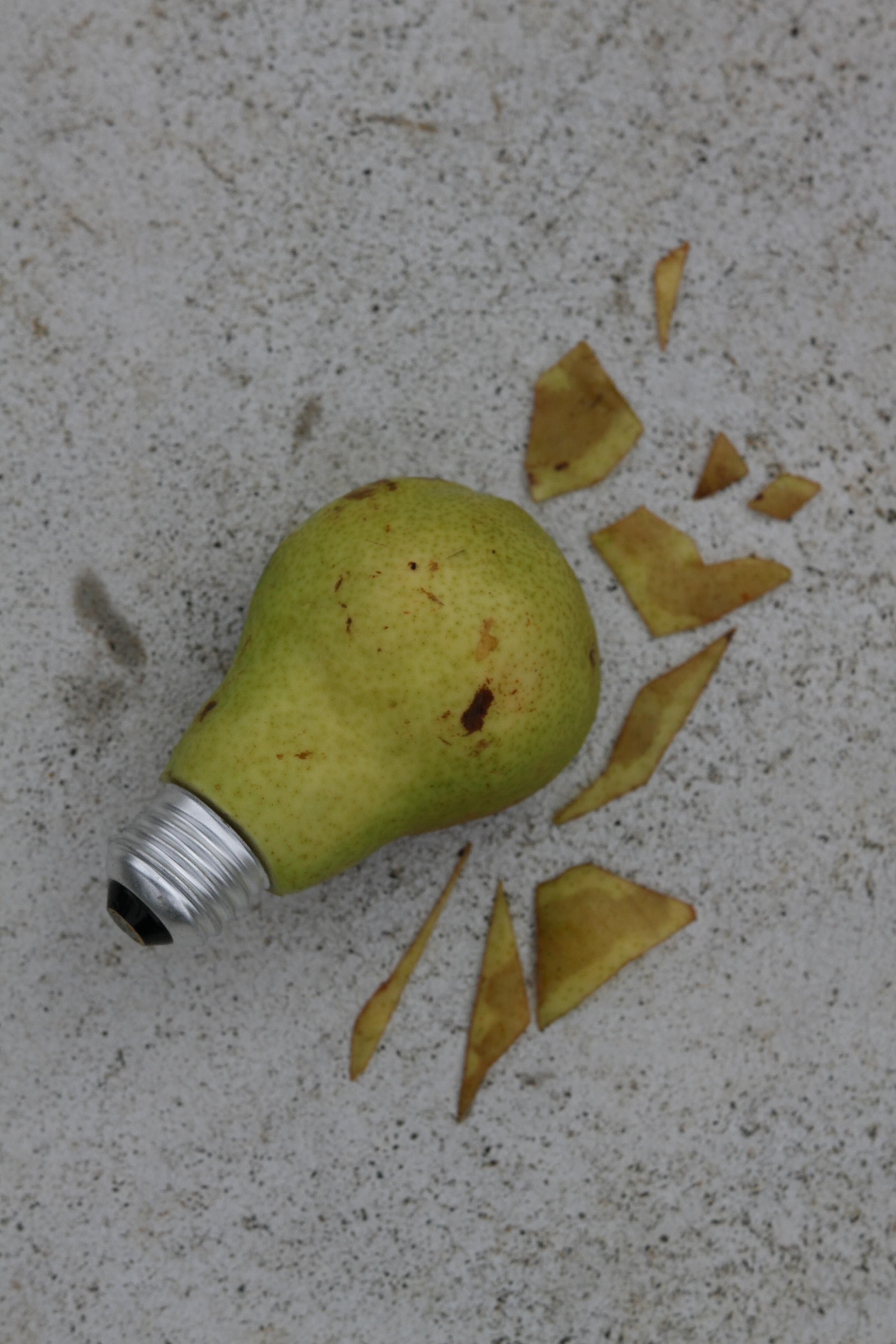 Sigma 18-35mm f/1.8 DC HSM sample photo. Broken light bulb, starvation, food bank, break the hunger photography