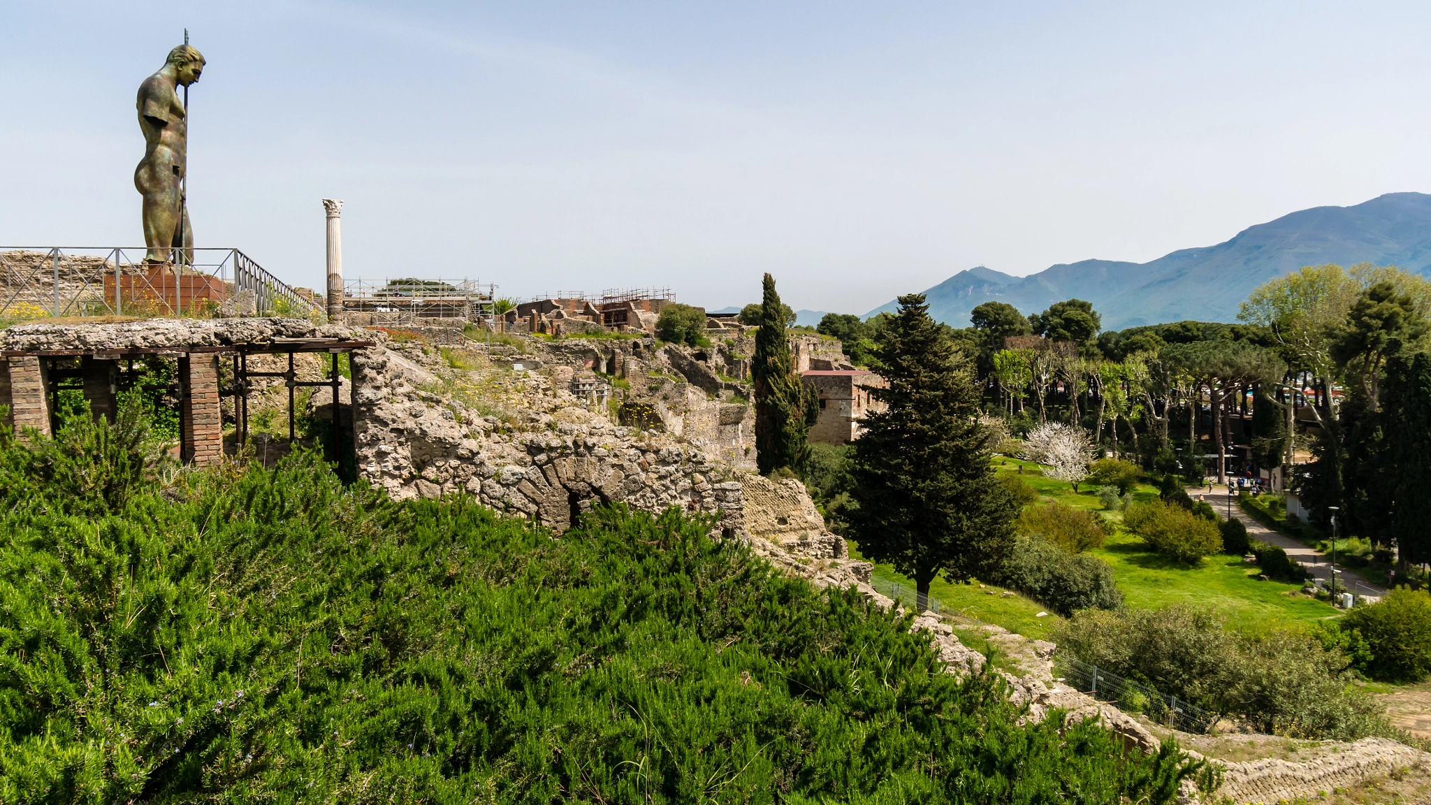 Panasonic Lumix DMC-GX7 sample photo. Pompei, statue overlooking south side of city... photography