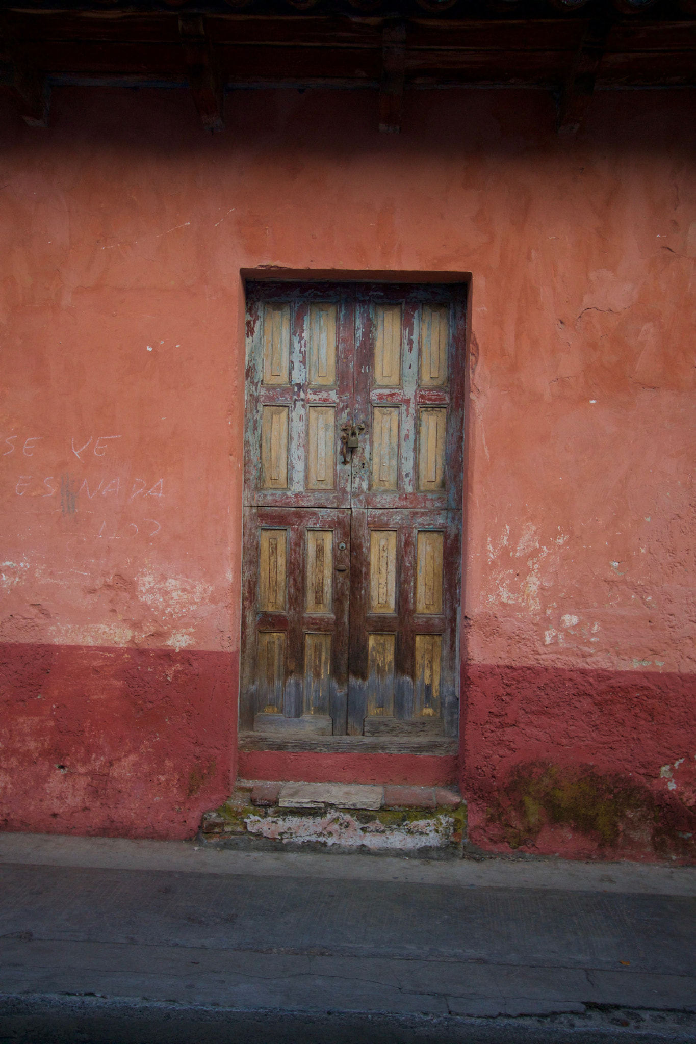 Tamron 18-270mm F3.5-6.3 Di II PZD sample photo. Weathered wooden door photography